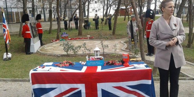 Ambasada britanike, organizon sot ceremoninë e përkujtimit të 14 ushtarët britanikë që humbën jetën në Kosovë