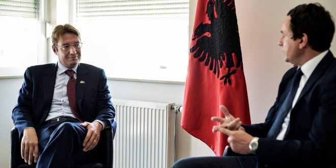 Kryetari i Vetëvendosje, Albin Kurti është takuar sot me ambasadorin kanadez për Kosovë e Kroaci, Daniel Maksymiuk