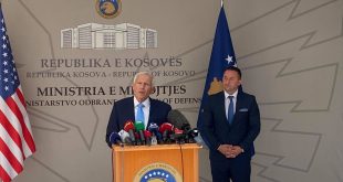 Wesley Clark: Njerëzit e Kosovës janë shembull i madh për botën për punë dhe vendosmëri