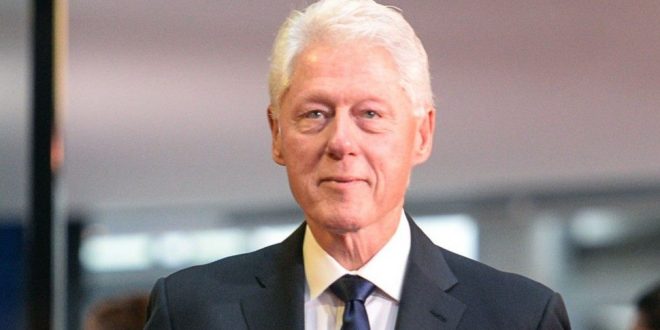 Ish kryetari amerikan, Bill Clinton, ka arritur për një vizitë në Kosovë, në 20-vjetorin e çlirimit