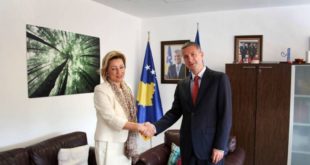 Ministrin Çollaku priti në takim shefen e re të BE-së në Kosovë, Natalija Apostollova