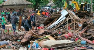Një dallgë cunami, që pasoi shpërthimin e një vullkani, ka lënë të vrarë të paktën 168 veta në Indonezi