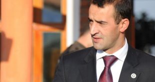 Daut Haradinaj i përkujton të rënët nga Deçani gjatë demonstratave kudër regjimit serb në vitin 1989
