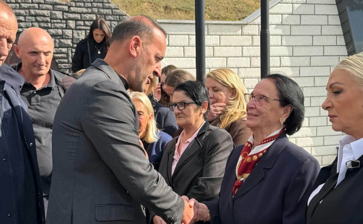 Daut Haradinaj kujton Adrian Krasniqin  29 vjet pas rënies së heroit të UÇK së