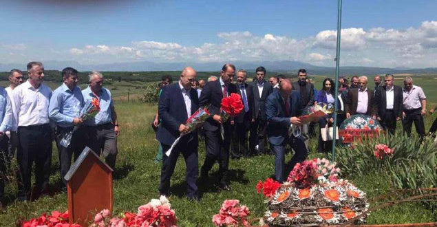 Daut Haradinaj nderon dëshmorët Rasim Kiqina dhe Ragip Halilaj