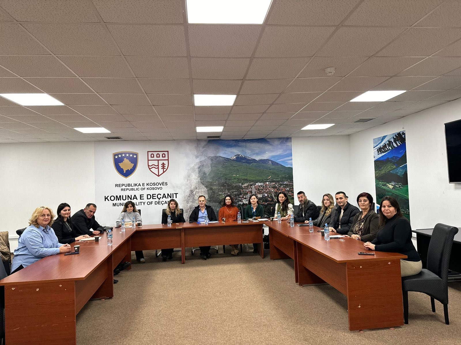 Në Deçan u mbajt takimi i Mekanizmit Komunal Kundër Dhunës në Familje