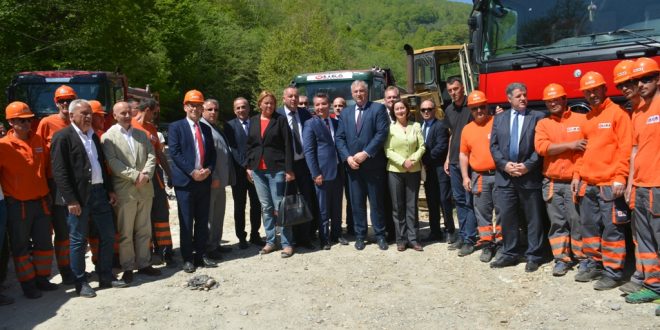 U inaugurua fillimi i punimeve të rrugës Deçan-Plavë, rrugë që e lidh Plavën e Gucinë me Kosovën