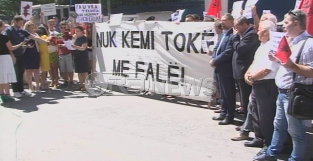 Në Tiranë u mbajt një protestë kundër versionit zyrtar të demarkacionit mes Kosovës dhe Malit të Zi