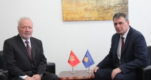 Ministri i FSK-së, Haki Demolli bisedoi me ambasadorin e Malit të Zi në Kosovë, Ferhat Dinosha