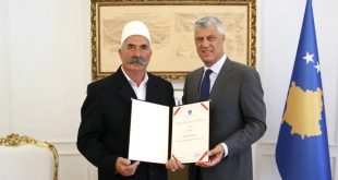 Kryetari Thaçi, i ka dorëzuar Medaljen Presidenciale të Meritave, familjes së rapsodit Dervish Shaqa