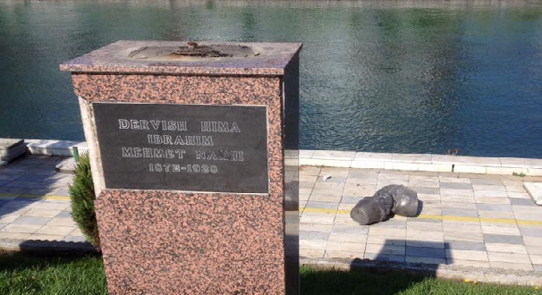 Vandalizohet busti i patriotit, Dervish Hima në Strugë