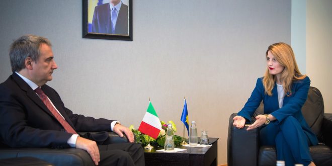 Ministrja, Dhurata Hoxha priti në takim ambasadorin e Italisë në Kosovë, z. Piero Cristoforo Sardi