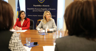 Ministrja Hoxha mori pjesë në takimin e Grupit punues për viktimat e dhunës seksuale gjatë luftës