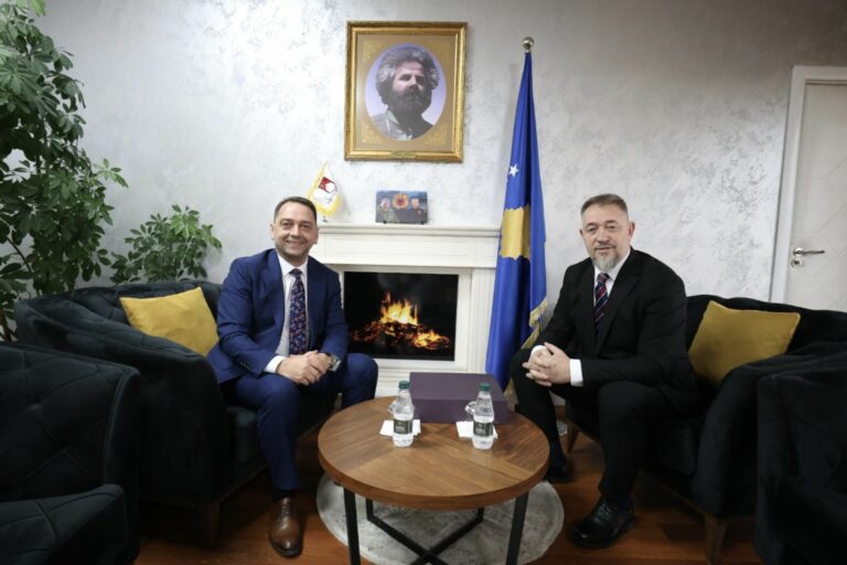 Lushtaku dhe Nuraa ndërrojnë pozitat