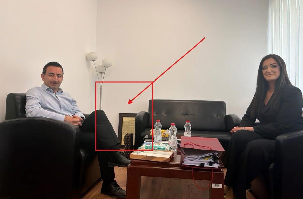 OVL UÇK akuzon Dimal Bashën për përdhosje të simboleve shtetërore  Kërkohen hetime për fotografinë nga zyra