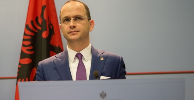 Ministri i Jashtëm i Shqipërisë, Ditmir Bushati, ka mirëkuptim për Greqinë sepse atje edhe ka studiuar