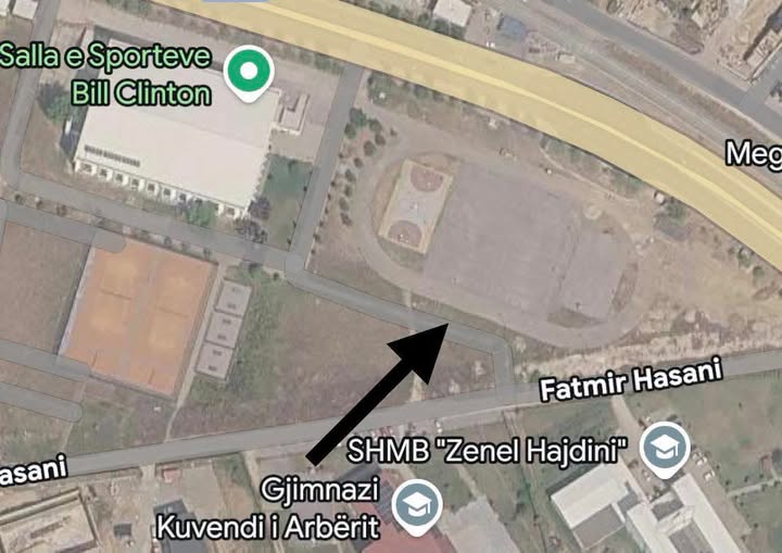 Komuna e Ferizajt ndalon hyrjen e automjeteve në fushat sportive pranë Pallatit të Sporteve  Bill Clinton 
