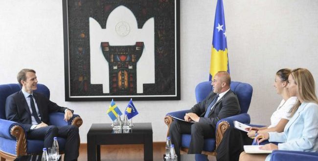 Kryeministri Haradinaj priti në takim lamtumirës, ambasadorin e Suedisë në Kosovë, Henrik Nilsson