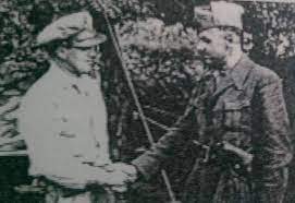 Gjeneral Major Spiro-Moisiu me kapiten Tomas Stefanin ,shef i ndërlidhjes se misionit ushtarak amerikan.