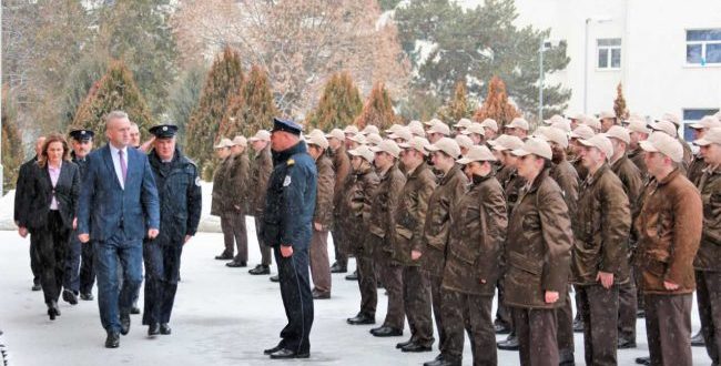 Drejtori i Përgjithshëm i Policisë së Kosovës, Rashit Qalaj viziton kadetët e rinj të policisë në Vushtrri