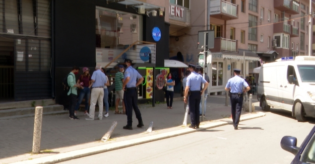 Banorët e lagjes “Qendra” në Prishtinë protestojnë kundër zhurmës së krijuar nga kafiteritë dhe çmimeve të parkingut