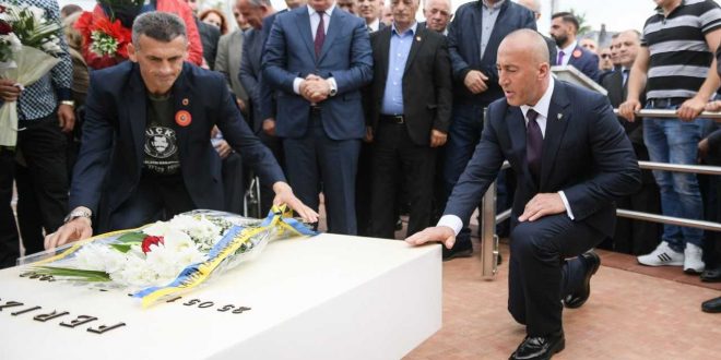 Haradinaj bënë homazhe në Gllogjan me rastin e shënimit të 24 Majit, Ditës së Batalionit Gardist “Shkelzen Haradinaj”