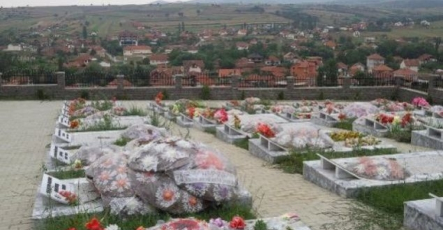 21 vjet nga masakra në Kralan të Gjakovës në të cilën forcat policore e ushtarake serbe vranë 86 civilë shqiptarë