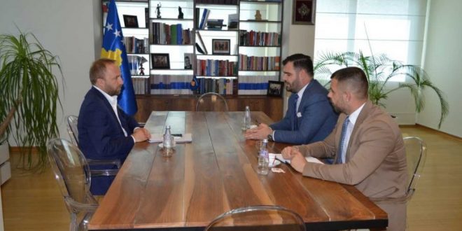 Ministri Tahiri, ka pritur sot në takim kryetarin Këshillit Nacional të Shqiptarëve në Kosovën Lindore, Ragmi Mustafa