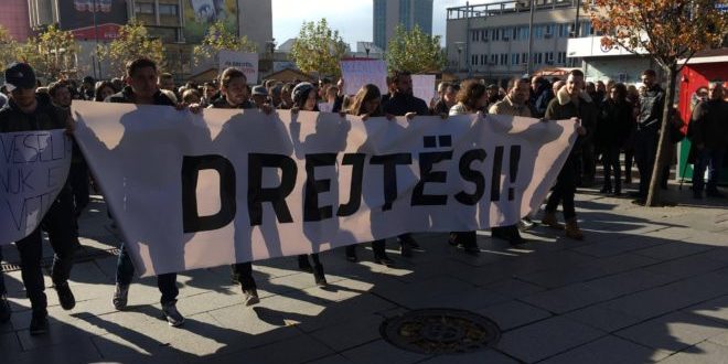 Sot në Mitrovicë mbahet Marshi Protestues: Drejtësi për vdekjen e aktivistit Astrit Dehari