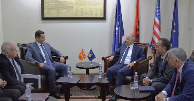 Ministri i Infrastrukturës, Lutfi Zharku, priti ministrin e Ekonomisë së Maqedonisë, Driton Kuçi