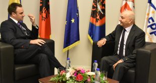 Kryetari i LDK-së, Isa Mustafa, ka pritur në takim ambasadorin e Britanisë së Madhe në Kosovë, Ruairi O’Connell