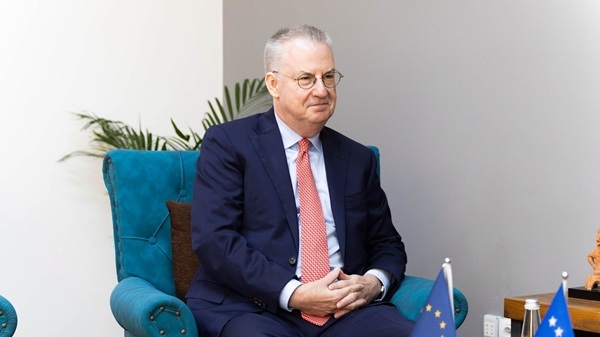 Dirk Schuebel takon Xhelal Sveçlën dhe Gazmend Hoxhën  në fokus siguria e komuniteteve