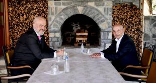 Kryetari i LDK-së, Isa Mustafae pret në takim në shtëpinë e tij kryeministrin shqiptar, Edi Rama