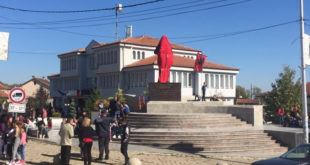 Zbulohet shtatorja e heroit të kombit Edmond Hoxha