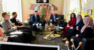 Kandidati për deputet i AAK-së, Edmond Hoxha, bashku me Abdullah Klinakun dhe Luljetë Berishën, kanë vizituar kompaninë prodhuese MEKA, në Dragash