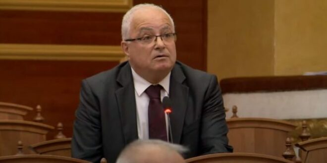 Deputeti, Edmond Spaho, është përjashtuar nga seanca plenare me vendim të Komisionit të Etikës, për fyerje e poshtërim