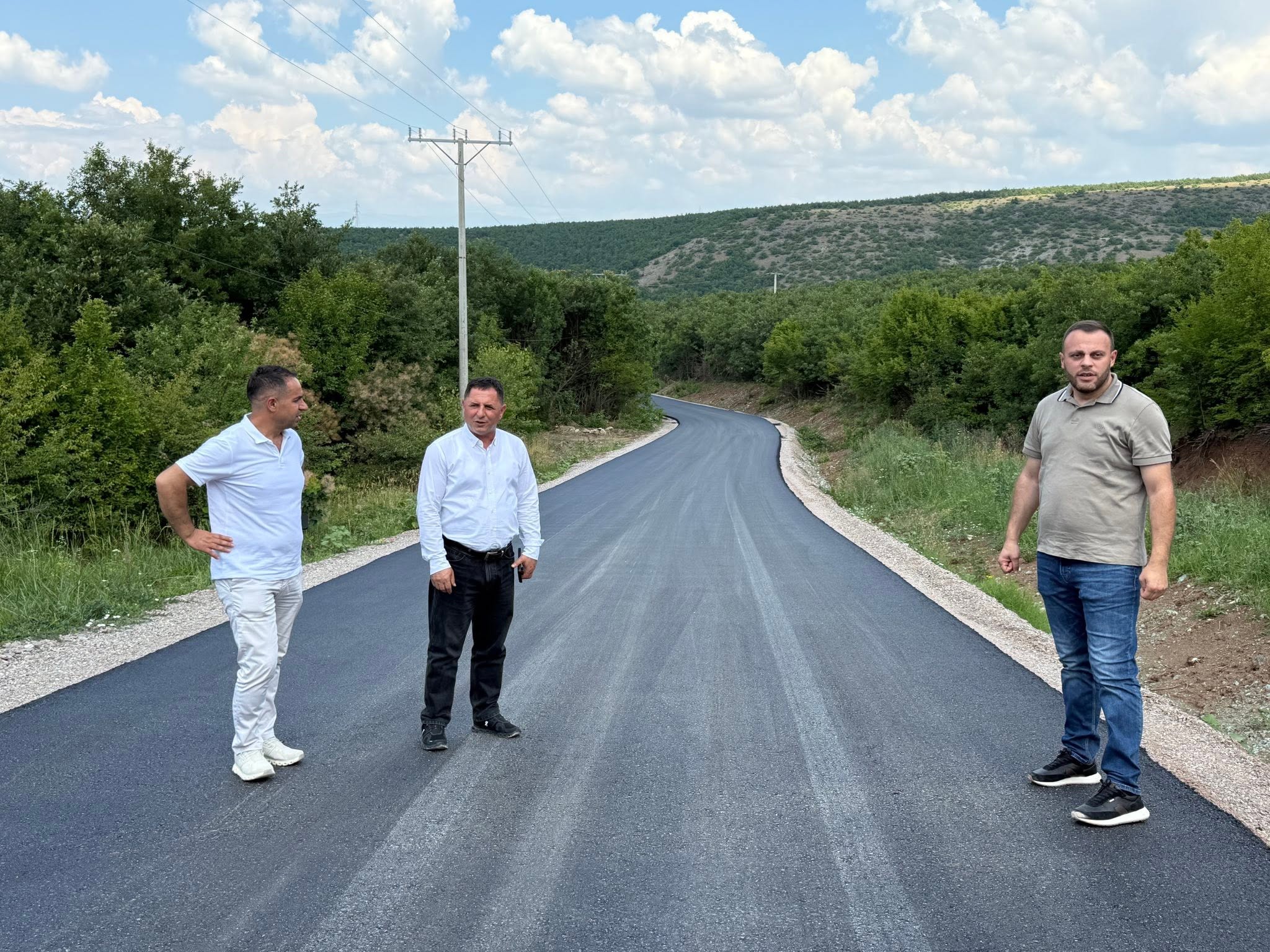 Po vazhdojnë punimet për asfaltimin e rrugës drejt Ujëvarave të Mirushës