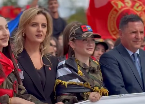 Me zemër e krenari për çlirimtarët  nxënësit e Malishevës dalin në protestë