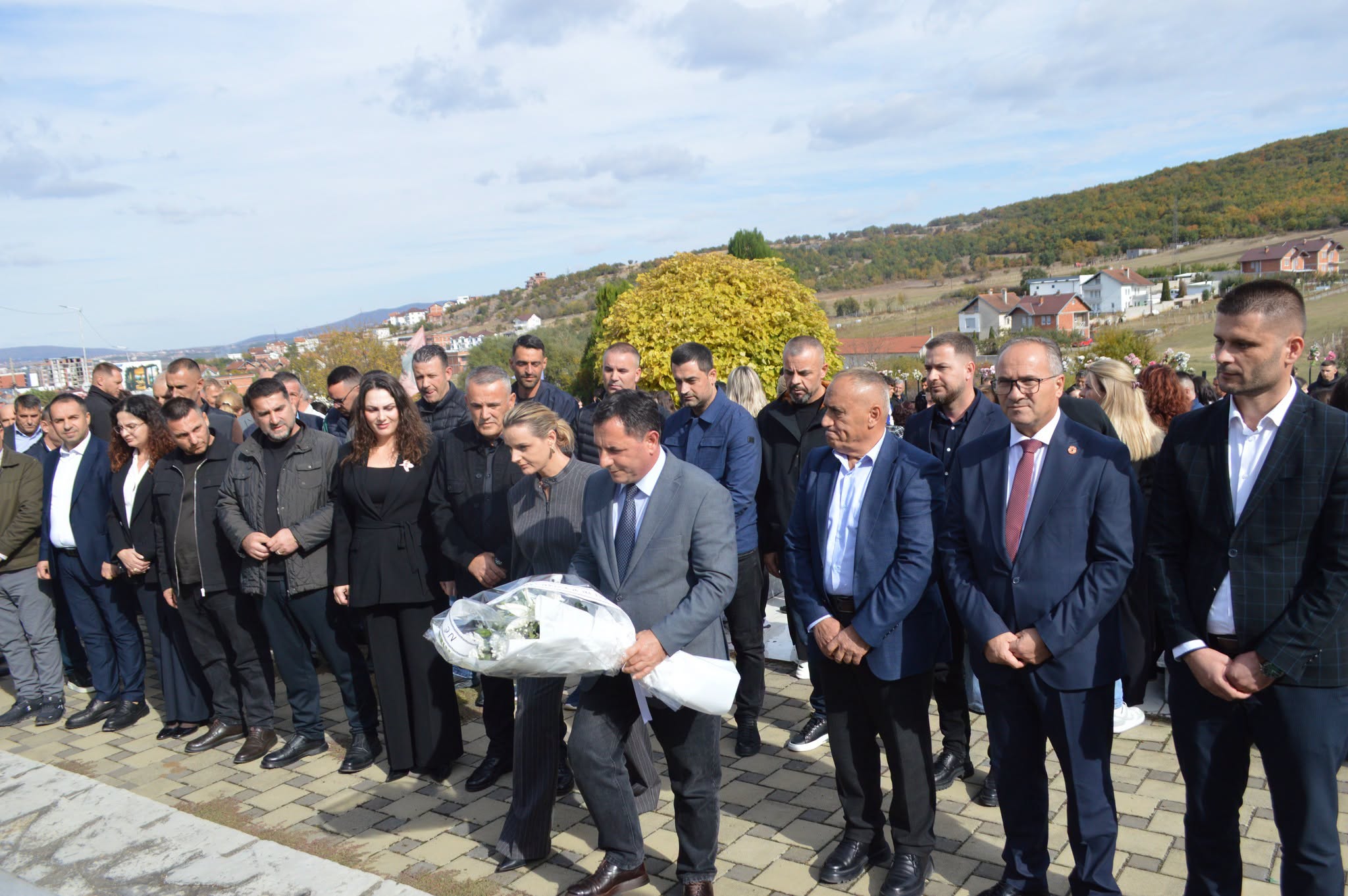 U përkujtuan 15 maturantët e Malishevës që humbën jetën tragjikisht 22 vjet më parë