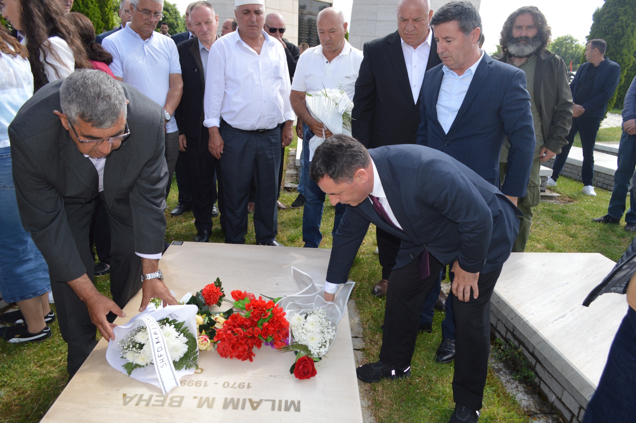 Kryetari Ekrem Kastrati bëri homazhe në 27 vjetorin e rënies së dëshmorëve të kombit