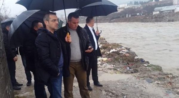 Emergjencat Civile dhe Rezervat e Shtetit kanë shpërndarë ndihma ushqimore në Tiranë