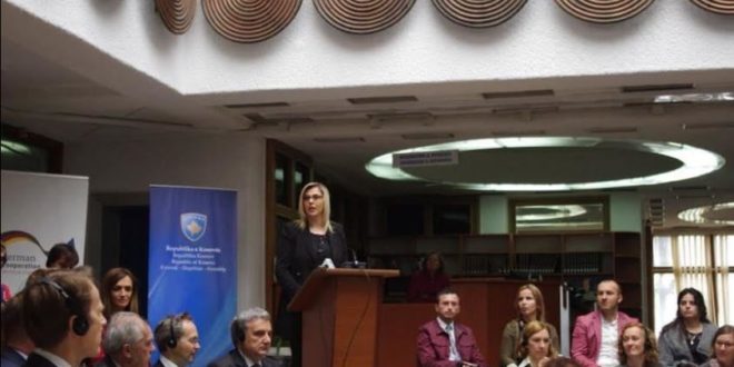 Deputetja Emini: Rinia, prijatare në rrugën evropiane të Kosovës