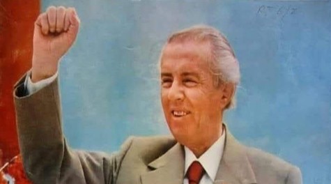 Isa Ferizaj: NË TË ATDHEUT GJOKS, ENVERI, I LAVDIKOMBIT MEDALJON! - Poemë