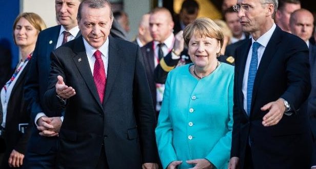 Erdoganin e mbështesin kancelarja gjermane, Merkel dhe sekretari i NATO-s, Stoltenberg