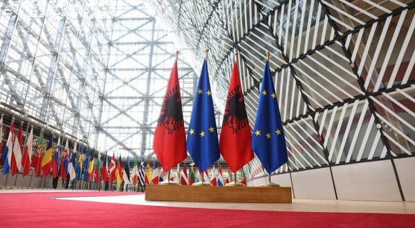 Sot do të mbahet në Tiranë samiti i Procesit të Berlinit, ku do të marrin pjesë liderët e vendeve të Ballkanit, dhe të shteteve anëtare të BE-së