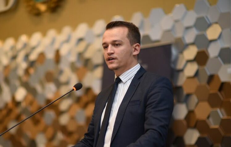 Eugen Cakolli: VV po kalkulon mbajtjen e zgjedhjeve të reja parlamentare bashkë me ato lokale - Radio Kosova e Lirë
