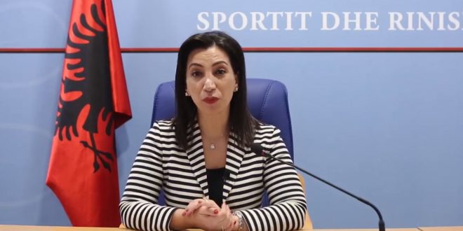Ministrja e Arsimit, Sportit dhe Rinisë, në Shqipëri, Evis Kushi ka njoftuar për shtyrjen e datës së fillimit të vitit të ri shkollor