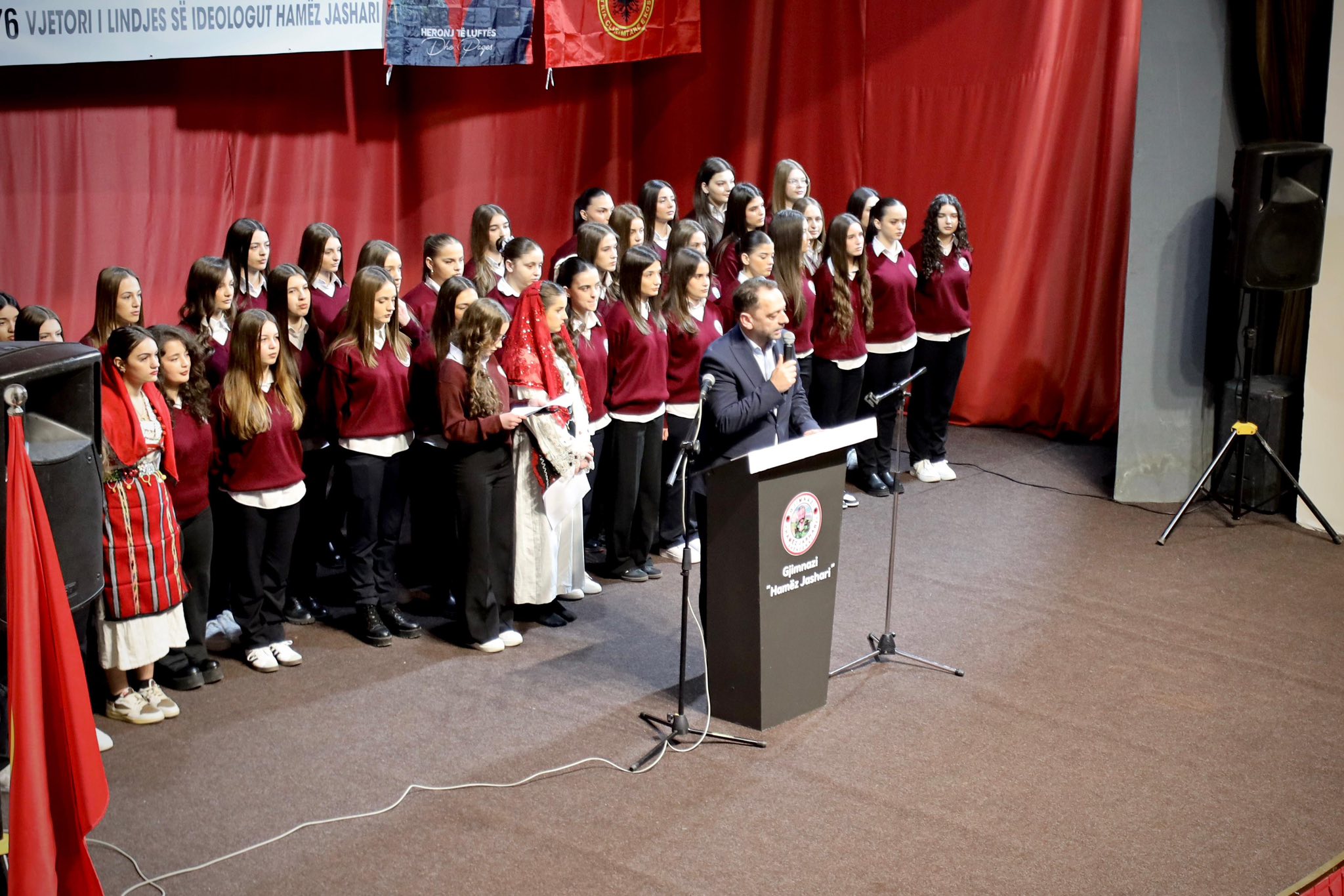 Gjimnazi  Hamëz Jashari  ka kremtuar 59 vjetorin e themelimit  si dhe 76 vjetorin e lindjes së heroit kombëtar  Hamëz Jashari 