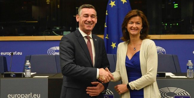 Kryetari i Kuvendit, Kadri Veseli është takuar me paportuesen për liberalizimin e vizave për Kosovën, Tanja Fajon
