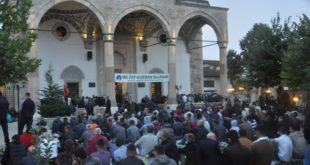 Besimtarët në Kosovë sot festojnë pa faljen e namazit nëpër xhami për shkak pandemisë së koronavirusit
